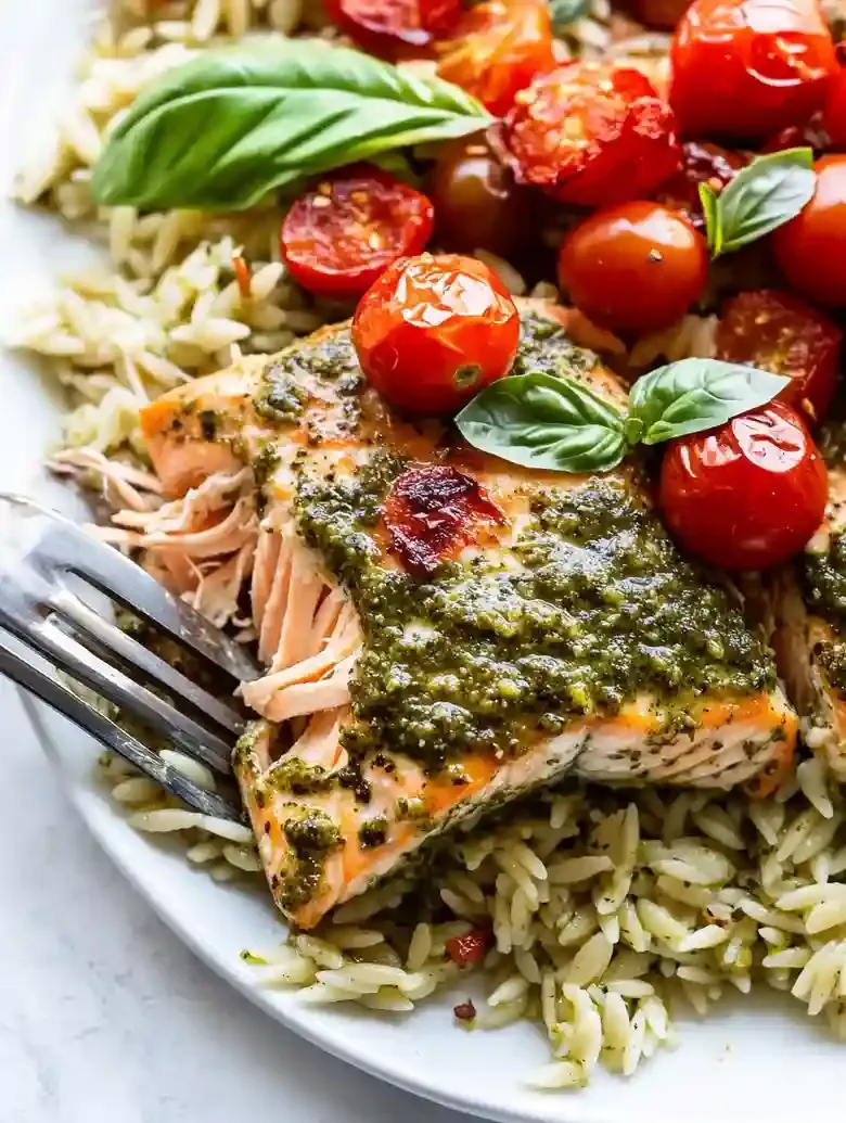 Baked Salmon with Pesto and Tomatoes