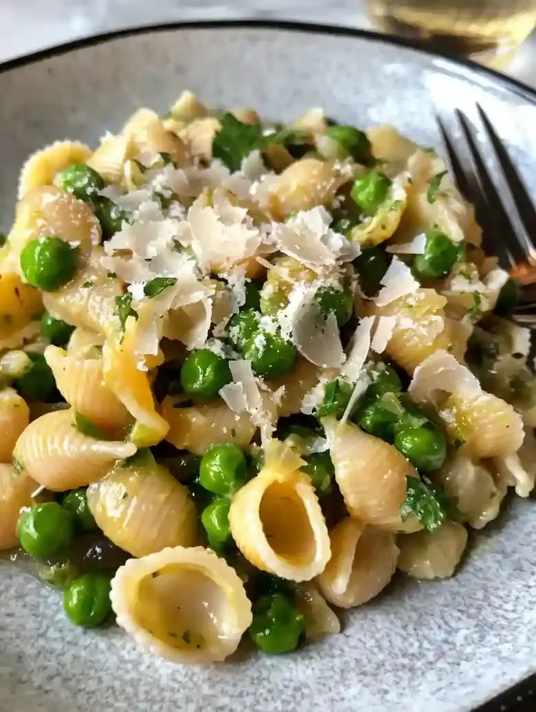 Pasta with Peas and Pecorino