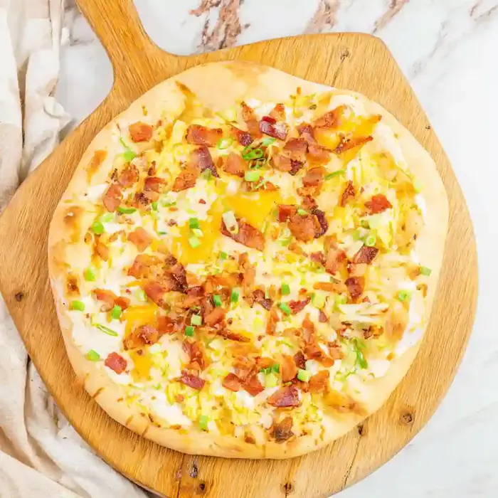 Breakfast Pizza with White Sauce