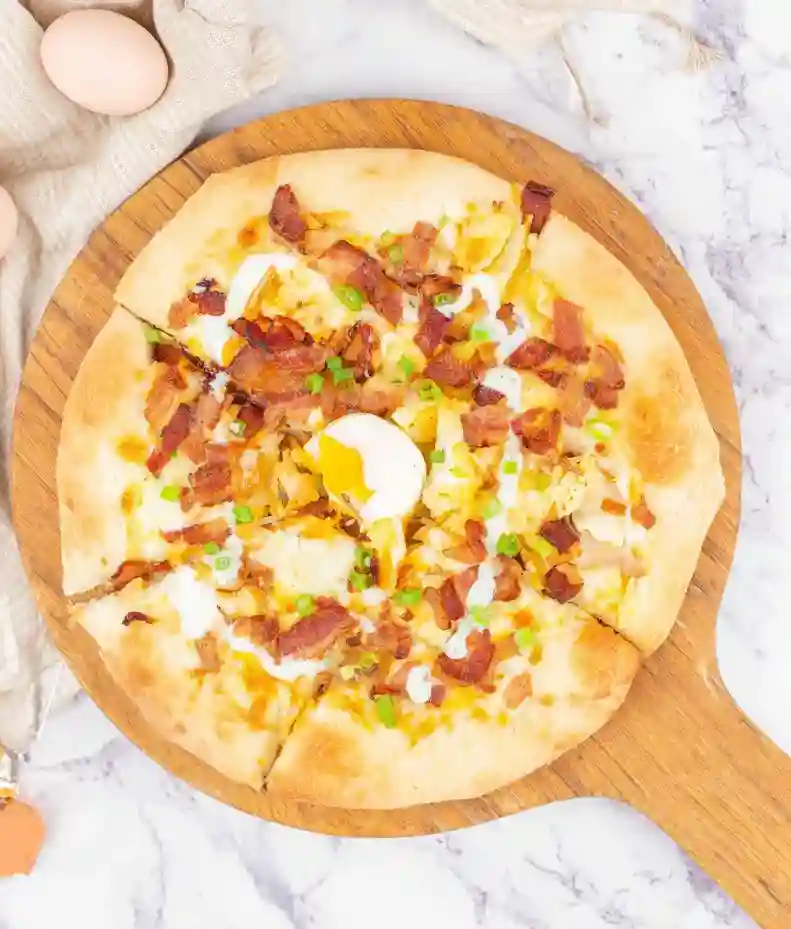 Breakfast Pizza with White Sauce