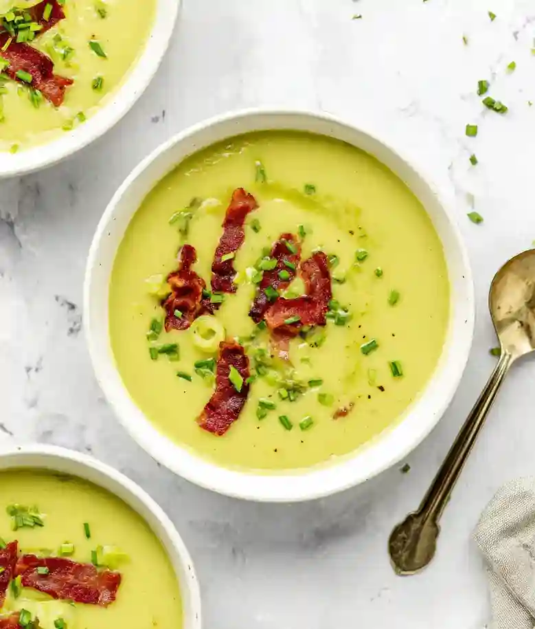 Creamy asparagus soup with ham