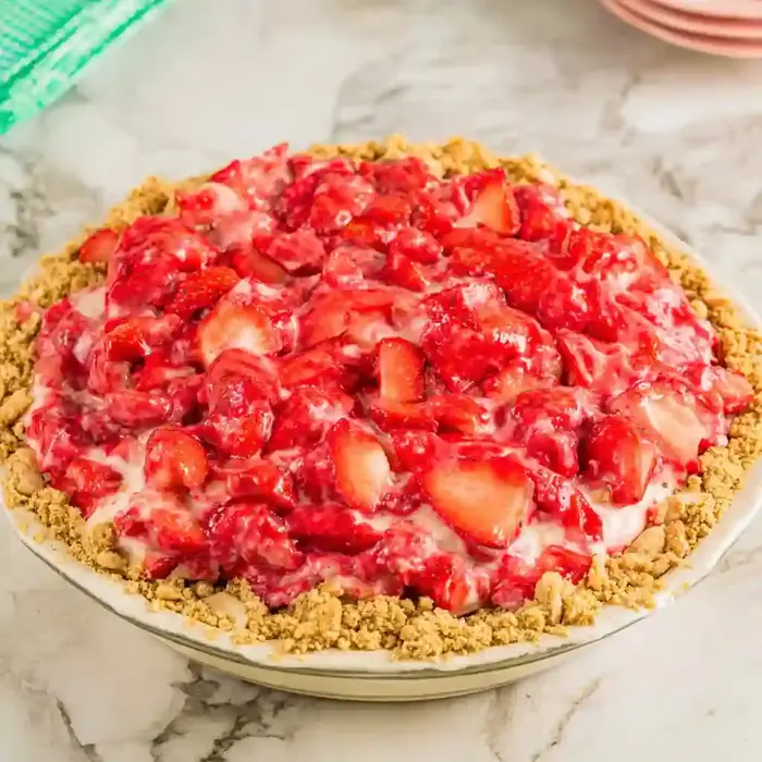 Creamy Strawberry Pretzel Pie Recipe