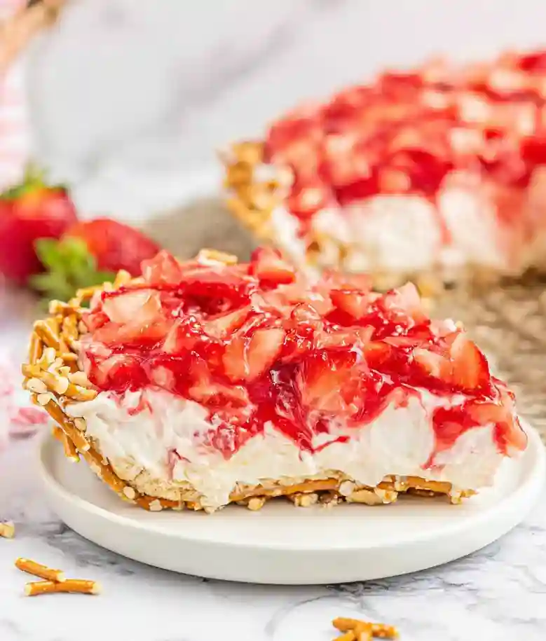 Creamy Strawberry Pretzel Pie Recipe