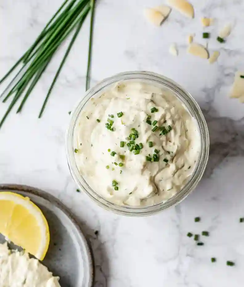 Easy Roasted Garlic Aioli Sauce