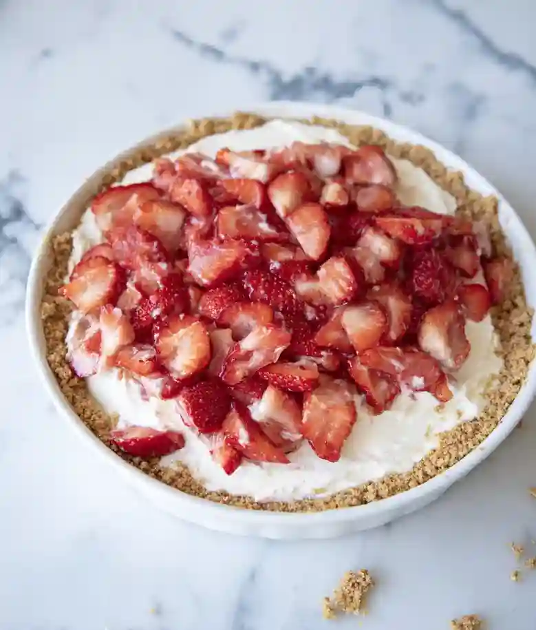 Easy Strawberry Mascarpone Cream Pie
