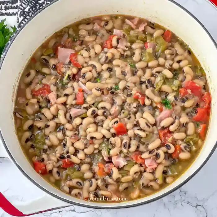 Flavorful Black Eyed Peas with Ham